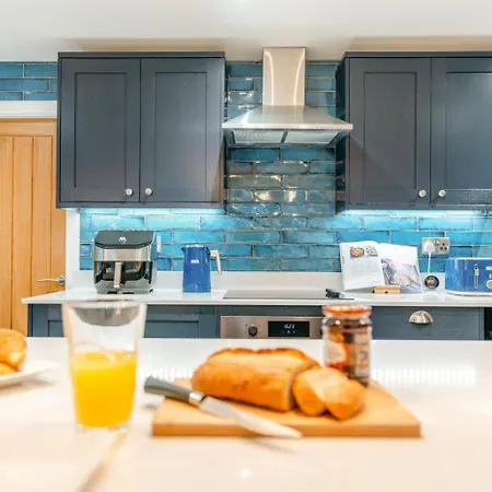 The Admirals - Whitby